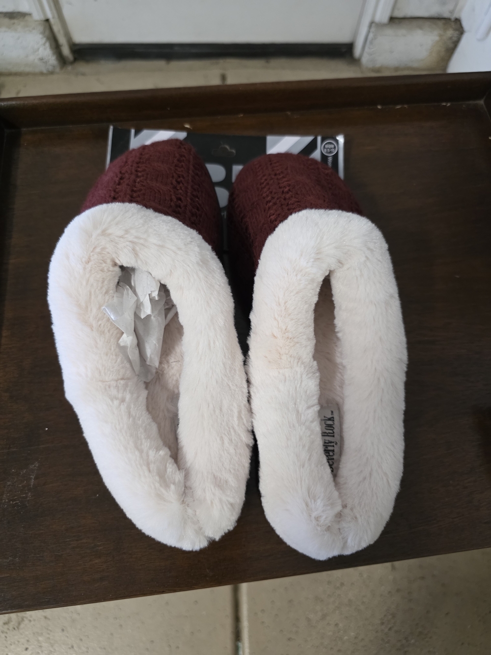 Cozy Knit Burgundy Faux-Fur Women's Slippers